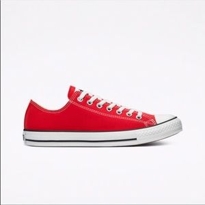 Converse Chuck Taylor All Star Classic Unisex Low Top shoe. Red color.